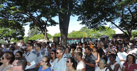 G1 Dia de Finados é comemorado orações e homenagens notícias em