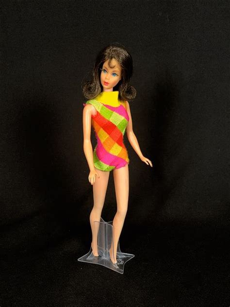 Lot Vintage Brunette Twist N Turn Flip Hair Barbie In Original Swimsuit