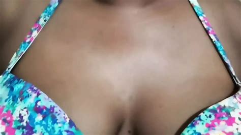 Une MILF Sri Lankaise Mature Fait Pipi Dans La Salle De Bain XHamster