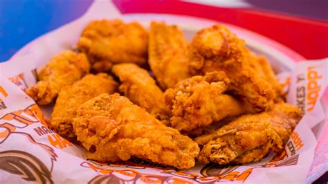 Every Hooters Wing Flavor Ranked From Worst To Best