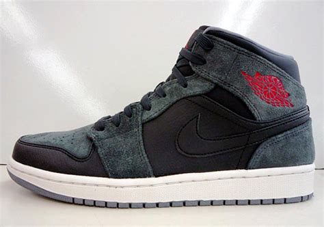 Air Jordan 1 Mid Grey Black Red