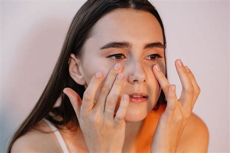 How to Heal Dry Skin on Your Eyelids, According to Experts | POPSUGAR ...