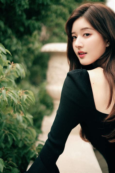 Màn đọ sắc hot nhất Cbiz Triệu Lộ Tư đẹp xuất thần Ngu Thư Hân sexy xịt máu tại 2 sự kiện