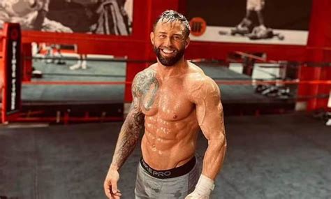 Hot Trainer Wanted By Police Attracts Thousands Of Hilariously Horny Comments On Social Media