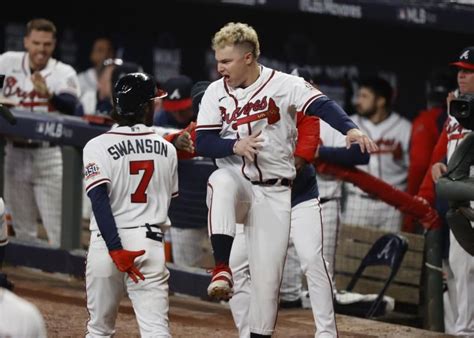 3 2 Soler y Swanson jonronean y los Bravos se acercan al título de