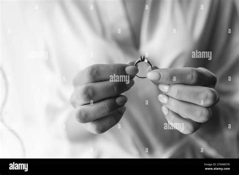 Femme à La Main Banque Dimages Noir Et Blanc Alamy