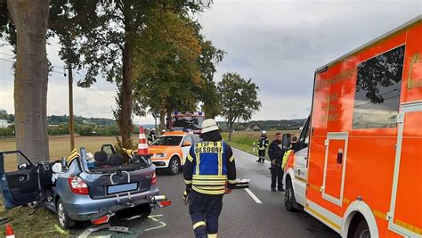 Zwei Personen Nach Unfall Auf Der B Bei Warburg Eingeklemmt Nw De