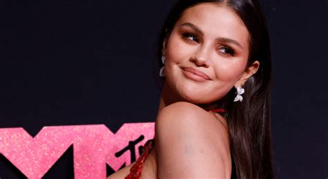 Selena Gomez Fatalement Glamour Dans Une Naked Dress Aux MTV Music Awards