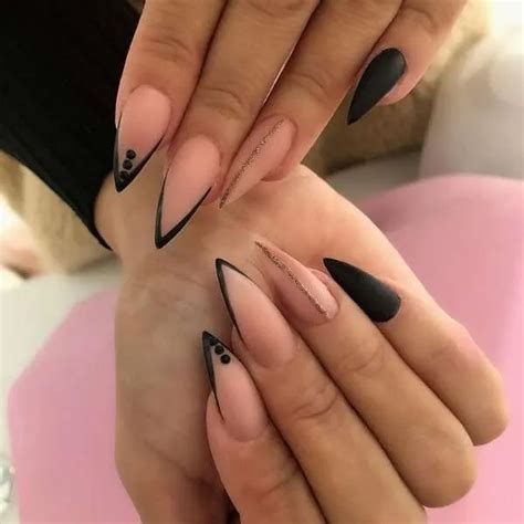 Elegantes e sofisticadas Ideias de decoração em unhas nude