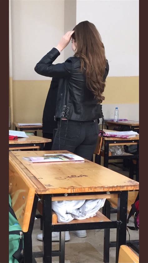 NUDE MERKEZİ on Twitter Sınıf arkadaşına bak beebu liseliler bi başka oluyor https t co