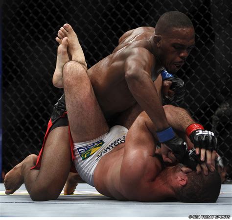 Hoje na história do MMA Jon Jones vence Shogun e se torna o campeão