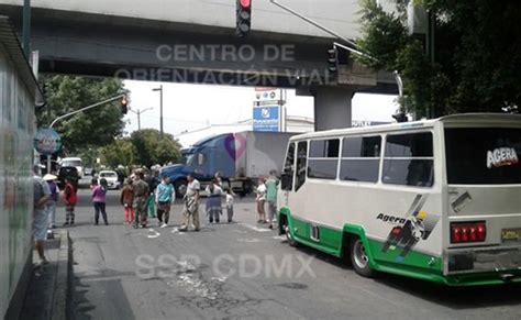 Vecinos bloquean Avenida Tláhuac por falta de agua