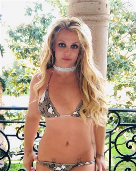 ¡sin Censura Britney Spears Vuelve A Posar Desnuda Junto A Su Mascota