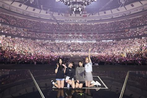 221118 BLACKPINK WORLD TOUR [BORN PINK] CHICAGO GROUP PHOTO : r/BlackPink