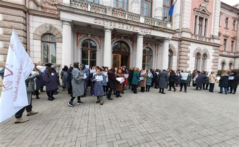 VIDEO Aproape 100 de grefieri au protestat în stradă la Cluj Primesc