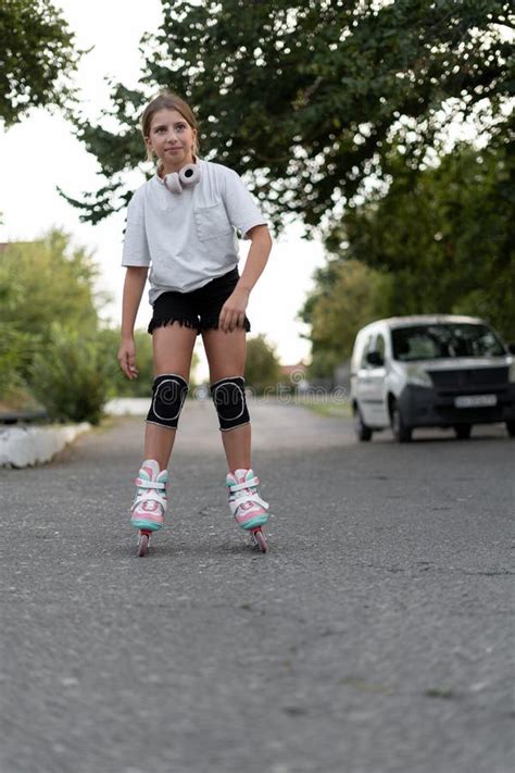 Concepto De Carga Rodada Patinaje De Adolescentes En Patinaje Al Aire Libre Estilo De Vida