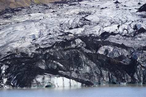 Premium Photo | Glacier melting into a lake solheimajokull iceland