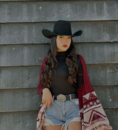 Pin By Laura On Outfits Vaqueros Latina Fashion Outfits Country