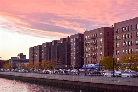 Sheepshead Bay Brooklyn Stock Photo - Download Image Now - Brick, Canal ...