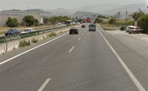 Accidente En Granada Cuatro Heridos Tras Salirse Un Turismo En La A