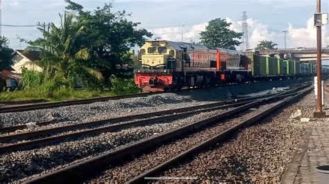 Lokomotif Vintage Lewat Di Stasiun Kramasan 1000subscriber Kai