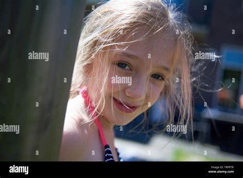 Preteen girl bikini Fotos und Bildmaterial in hoher Auflösung Alamy