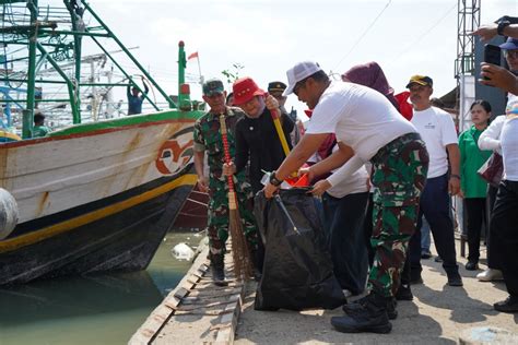 Transformasi Kawasan Pesisir Indramayu Dengan Aksi Bersih Pantai Dan