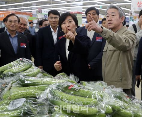 이데일리 정치 포토 포토 매장 점검하는 농식품부 장관과 농협중앙회장 Zum 뉴스