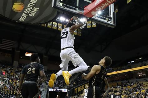 Defense Powers Mizzou Hoops To Victory Over Lindenwood Lions