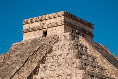 Pyramide Maya De Maya D Anicent El Castillo Kukulkan Dans Chichen Itza