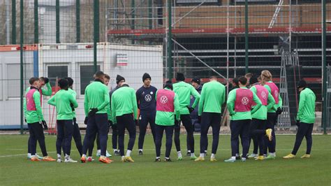 Der Vfl Wolfsburg Testet Und Keiner Kann S Sehen Kicker