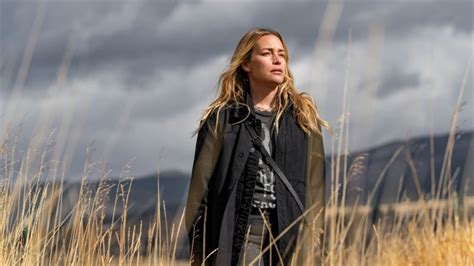 Yellowstone Piper Perabo Describes Jamie And Sarahs Relationship As