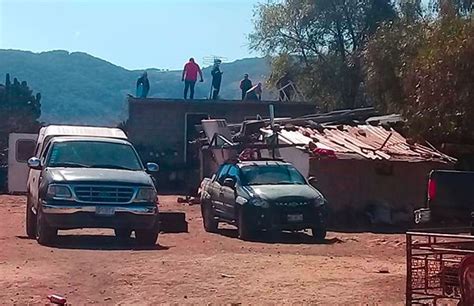 Antorcha Alumbra A Las Pereas Con Celdas Solares Movimiento