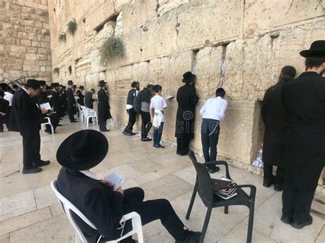 Jerusalem Israel November 2019 A Group Of People Standing In Front