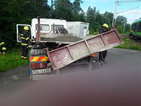 Dal Sr Ka Osobn Ho Vlaku S N Kladn M Autem Na P Ejezdu Provoz Na