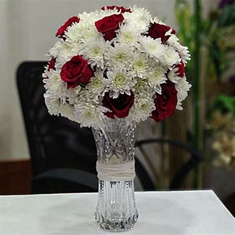 Buy/Send Glass Vase Arrangement Online- FNP