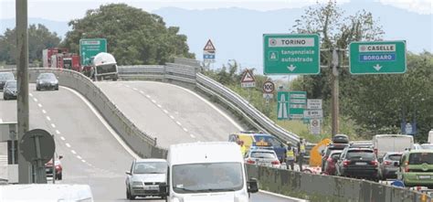 Camion Si Ribalta E Prende Fuoco Sulla Superstrada Di Caselle Chiusa