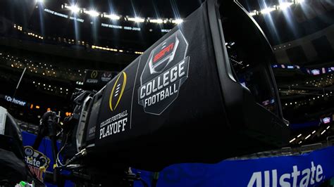 Sugar Bowl Broadcast Catches Woman Flashing Chest On Bourbon Street