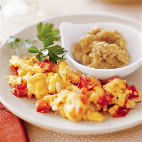 Scrambled Eggs with Tomatoes and Peppers