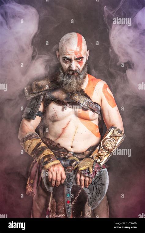 Kratos god hi-res stock photography and images - Alamy