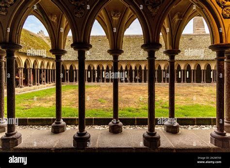 Kreuzgang Ansicht der mittelalterlichen Abtei von Le Mont Saint-Michel ...