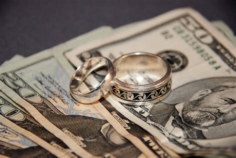 wedding rings  money  stock photo freeimages