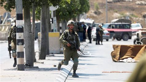 Israelische Soldaten Erschie En J Hrigen Pal Stinenser Bei Einer Razzia