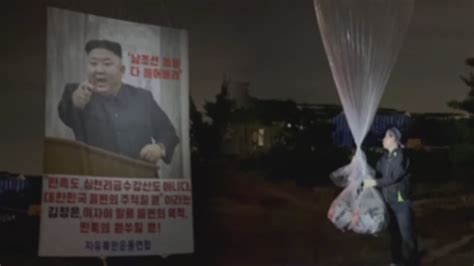 Los Desertores Norcoreanos Env An A Corea Del Norte Globos Con