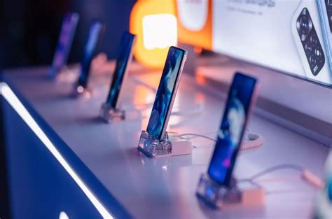 Новости — Средняя цена смартфона в России опустилась ниже 20 000 рублей