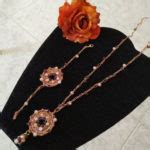 Set Collana Bracciale E Orecchini Ad Uncinetto Con Perline Di Vetro