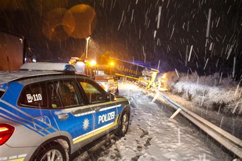 Glätte und Schneechaos in Bayern Bilder vom Wintereinbruch