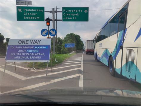 Ada One Way Dan Contraflow Arah Jakarta Berikut Alternatif Rute Ke Bandung