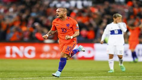 Netherlands Midfielder Wesley Sneijder Announces Retirement From