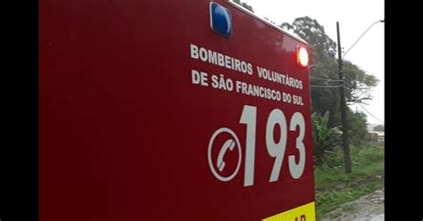 Quatro Pessoas Ficam Feridas Em Acidente Entre Carro E Caminh O Em S O